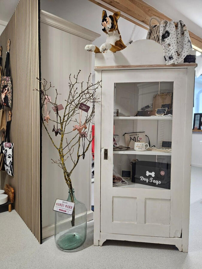 Salon Schrank